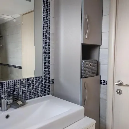 شقة Cozy&Central Apartment 2 *